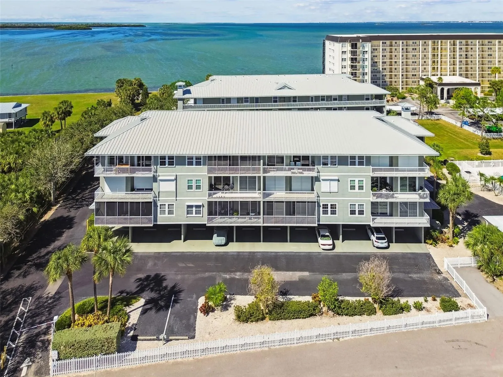 5 ISLAND PARK PL ##305, ##305