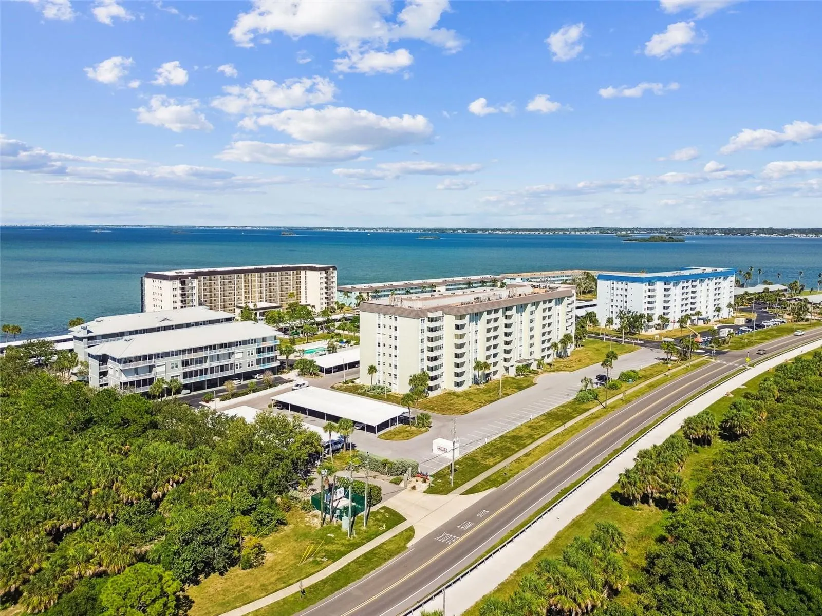 5 ISLAND PARK PL ##305, ##305