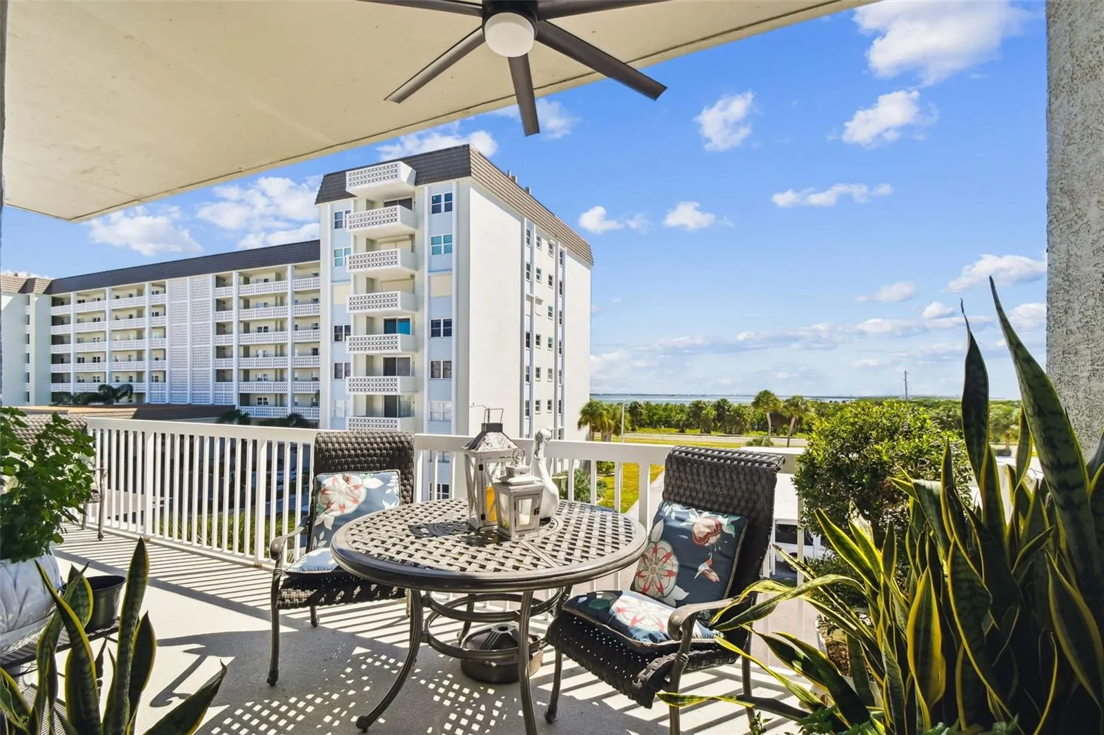 5 ISLAND PARK PL ##305, ##305