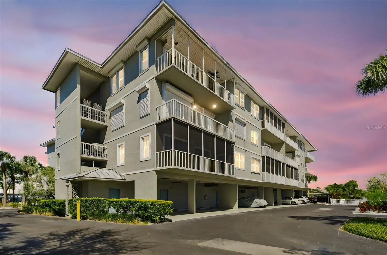 5 ISLAND PARK PL ##305, ##305