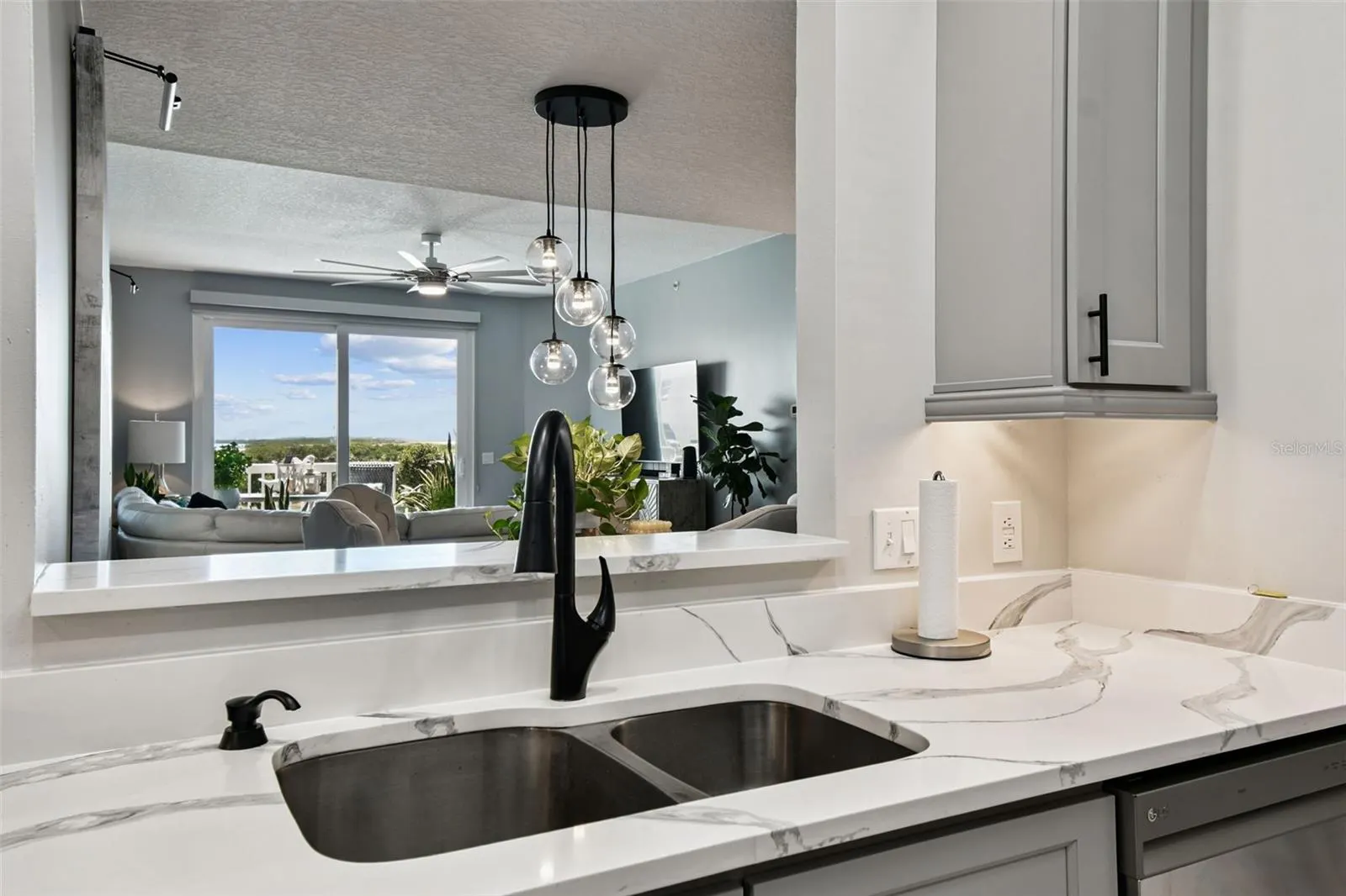 5 ISLAND PARK PL ##305, ##305