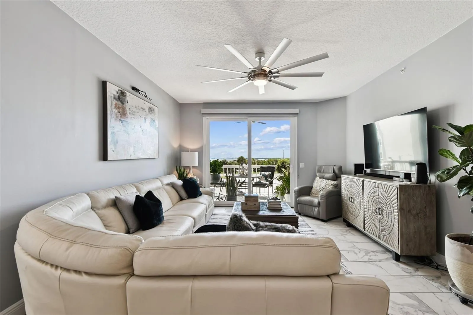 5 ISLAND PARK PL ##305, ##305