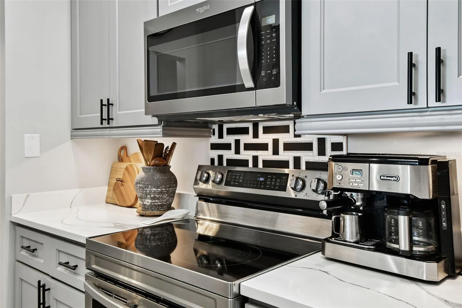 5 ISLAND PARK PL ##305, ##305