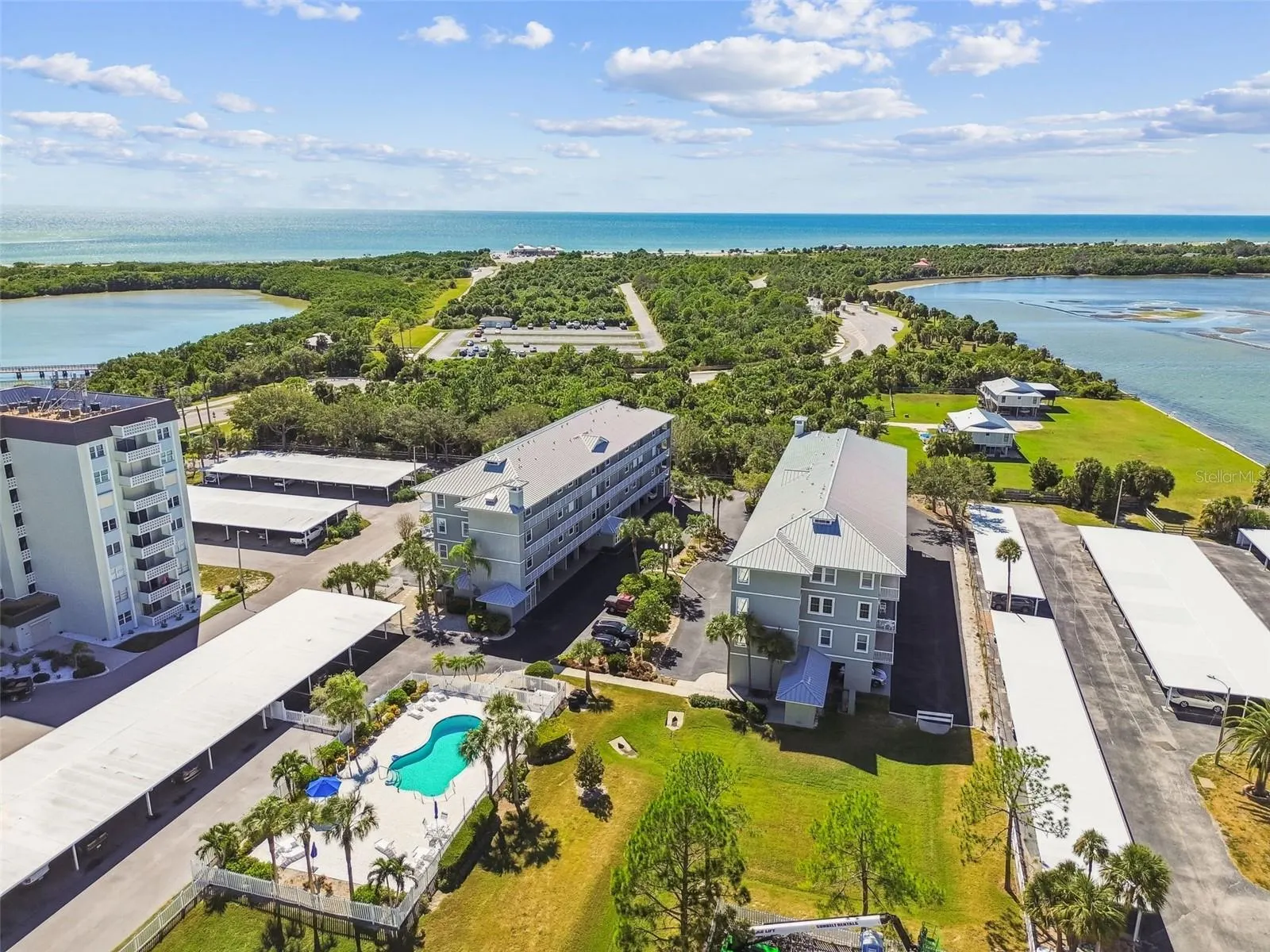 5 ISLAND PARK PL ##305, ##305