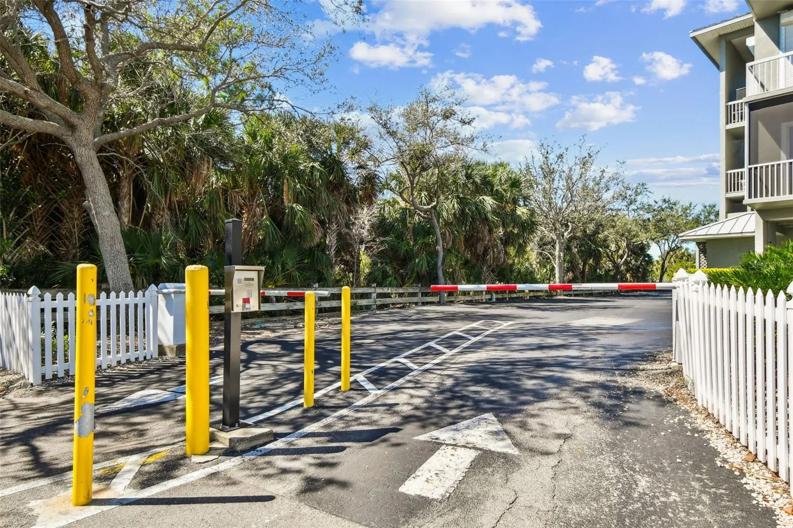 5 ISLAND PARK PL ##305, ##305