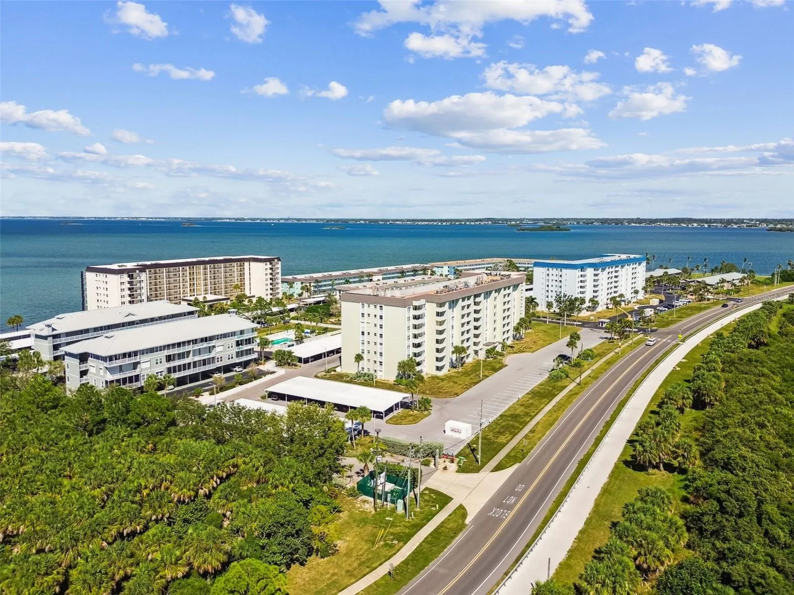 5 ISLAND PARK PL ##305, ##305