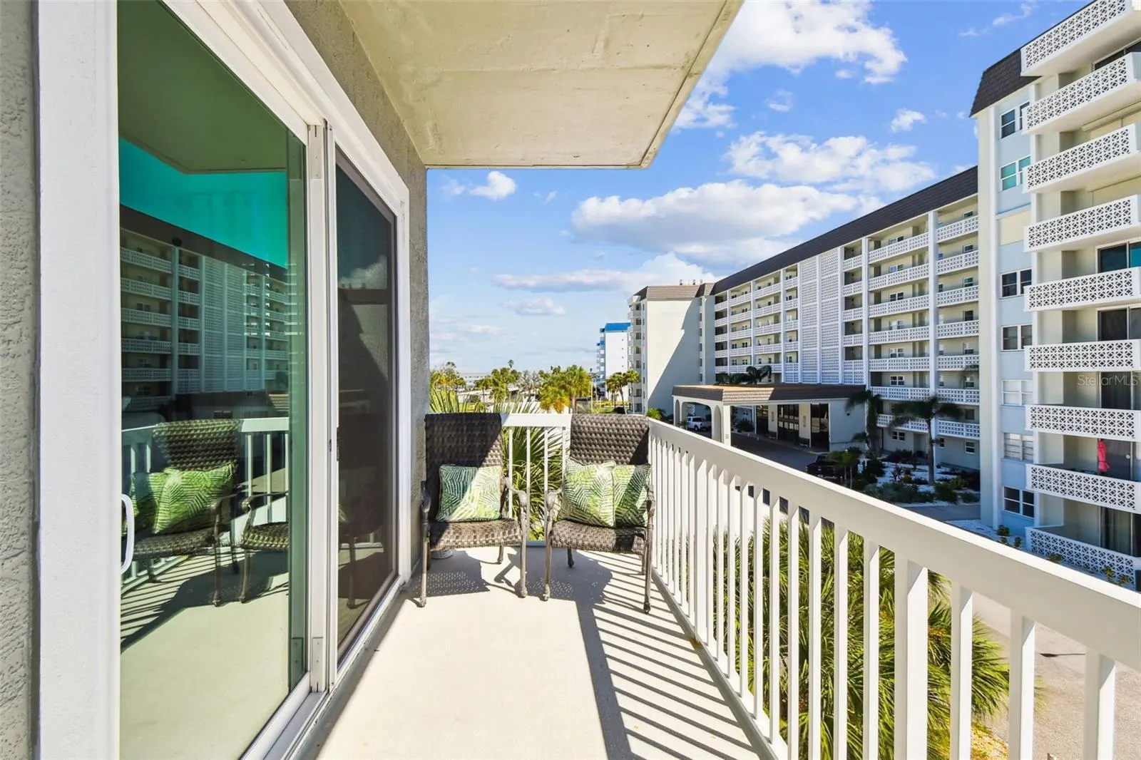 5 ISLAND PARK PL ##305, ##305