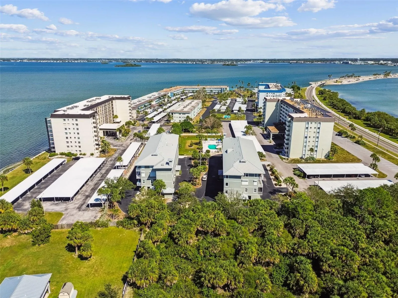 5 ISLAND PARK PL ##305, ##305