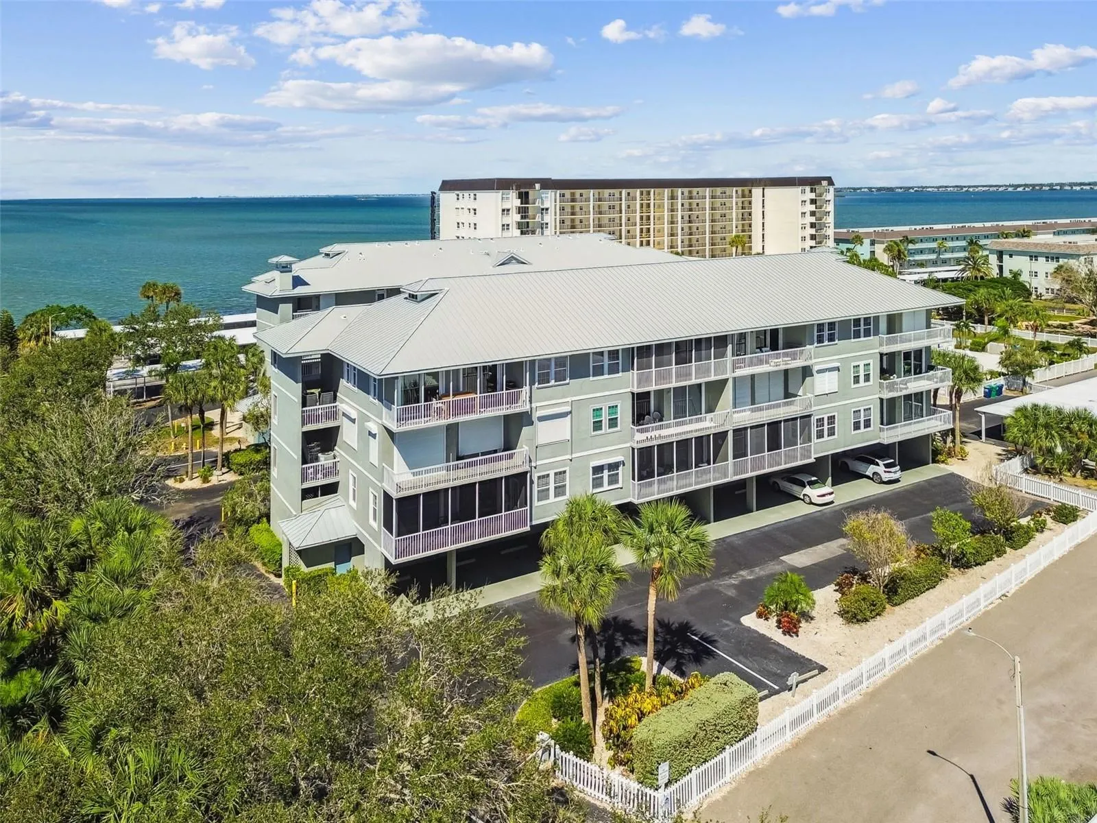 5 ISLAND PARK PL ##305, ##305