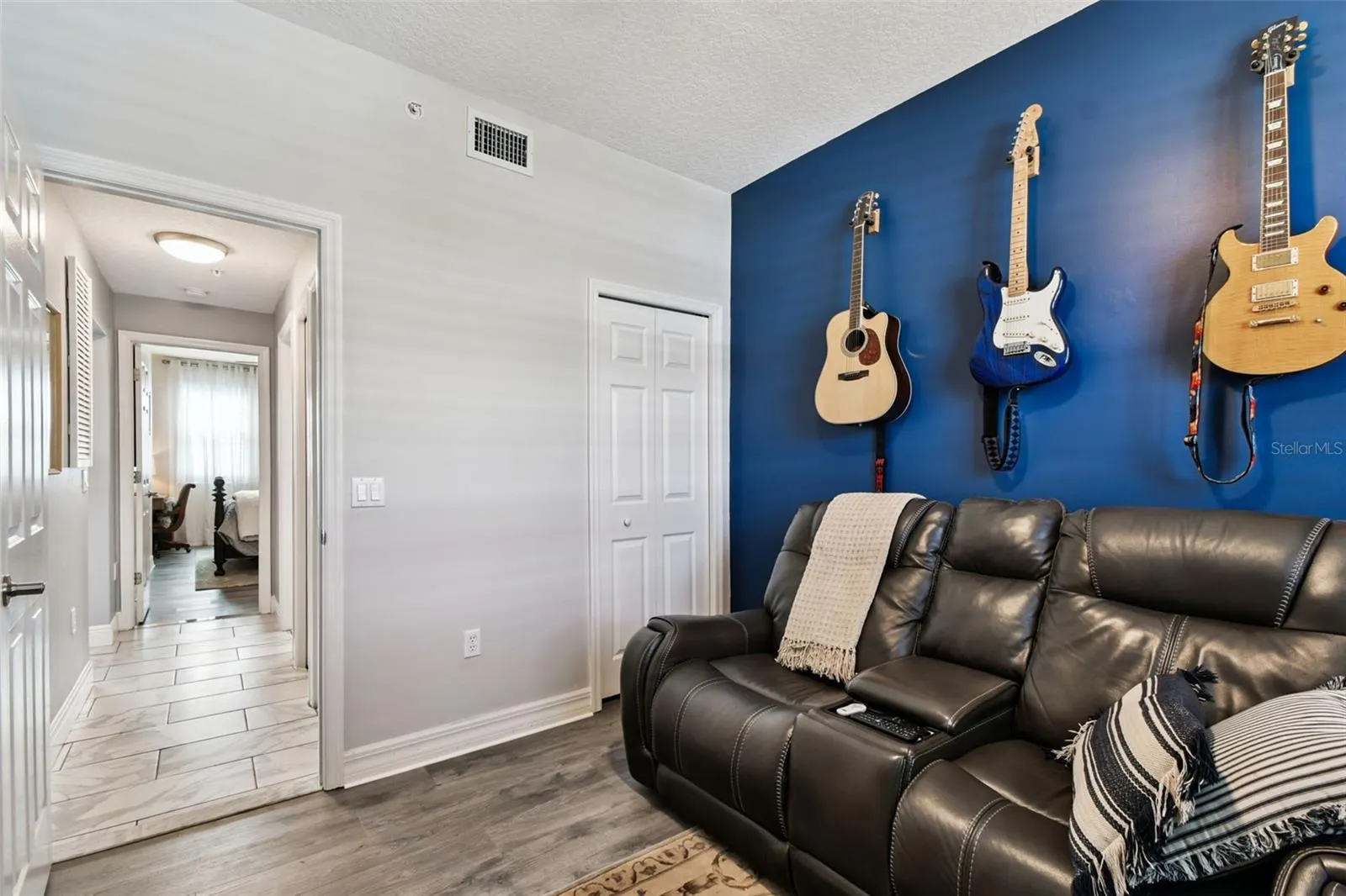 5 ISLAND PARK PL ##305, ##305