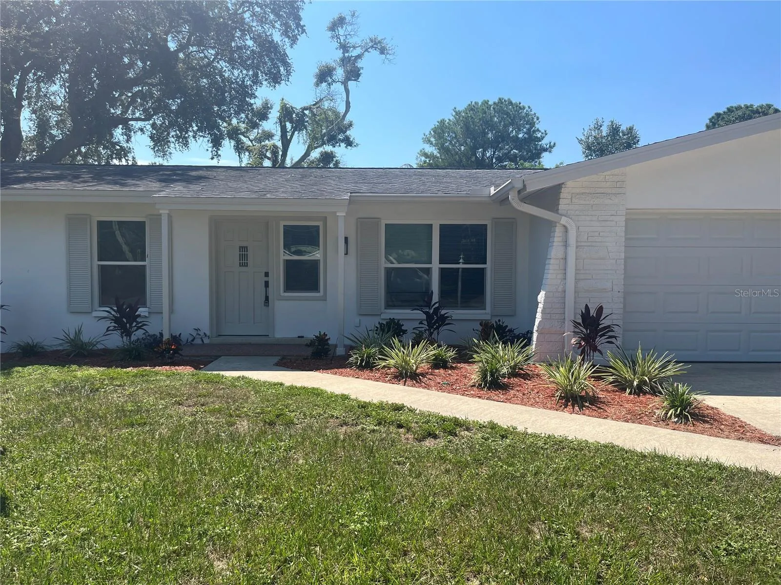 2017 REBECCA DR