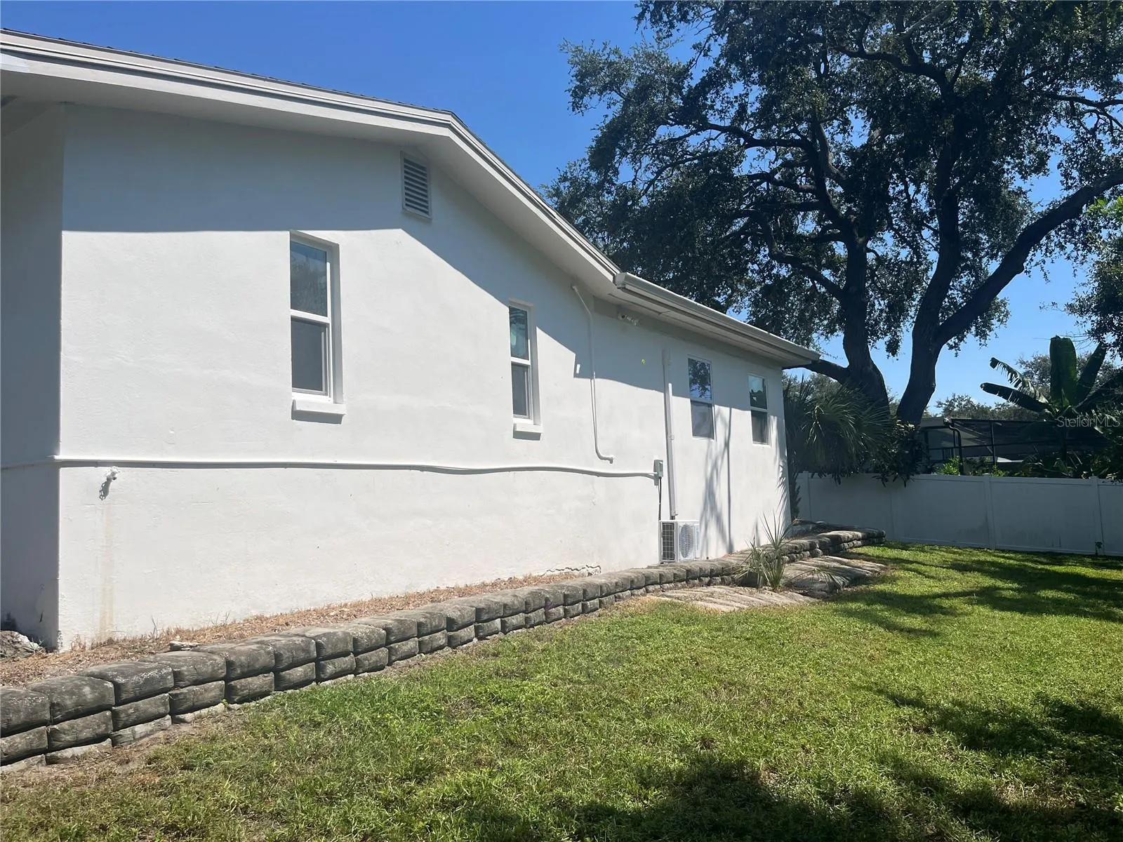 2017 REBECCA DR