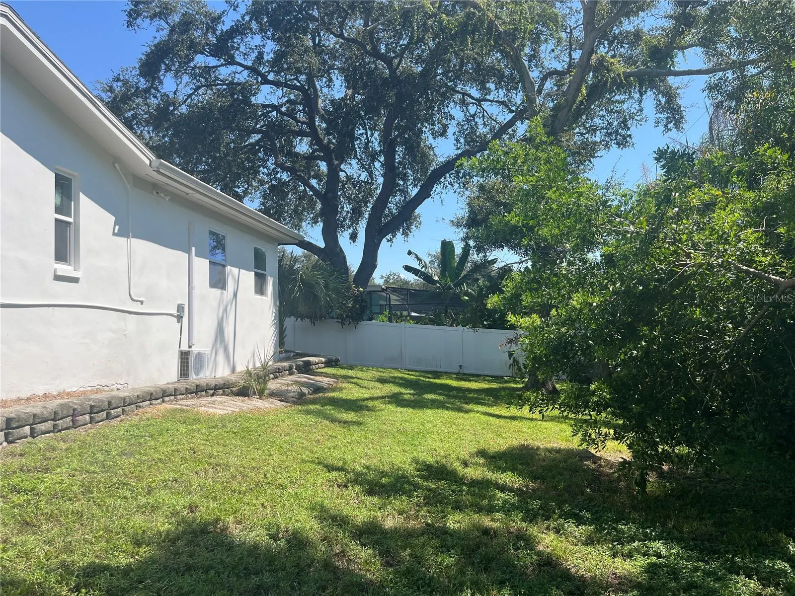 2017 REBECCA DR