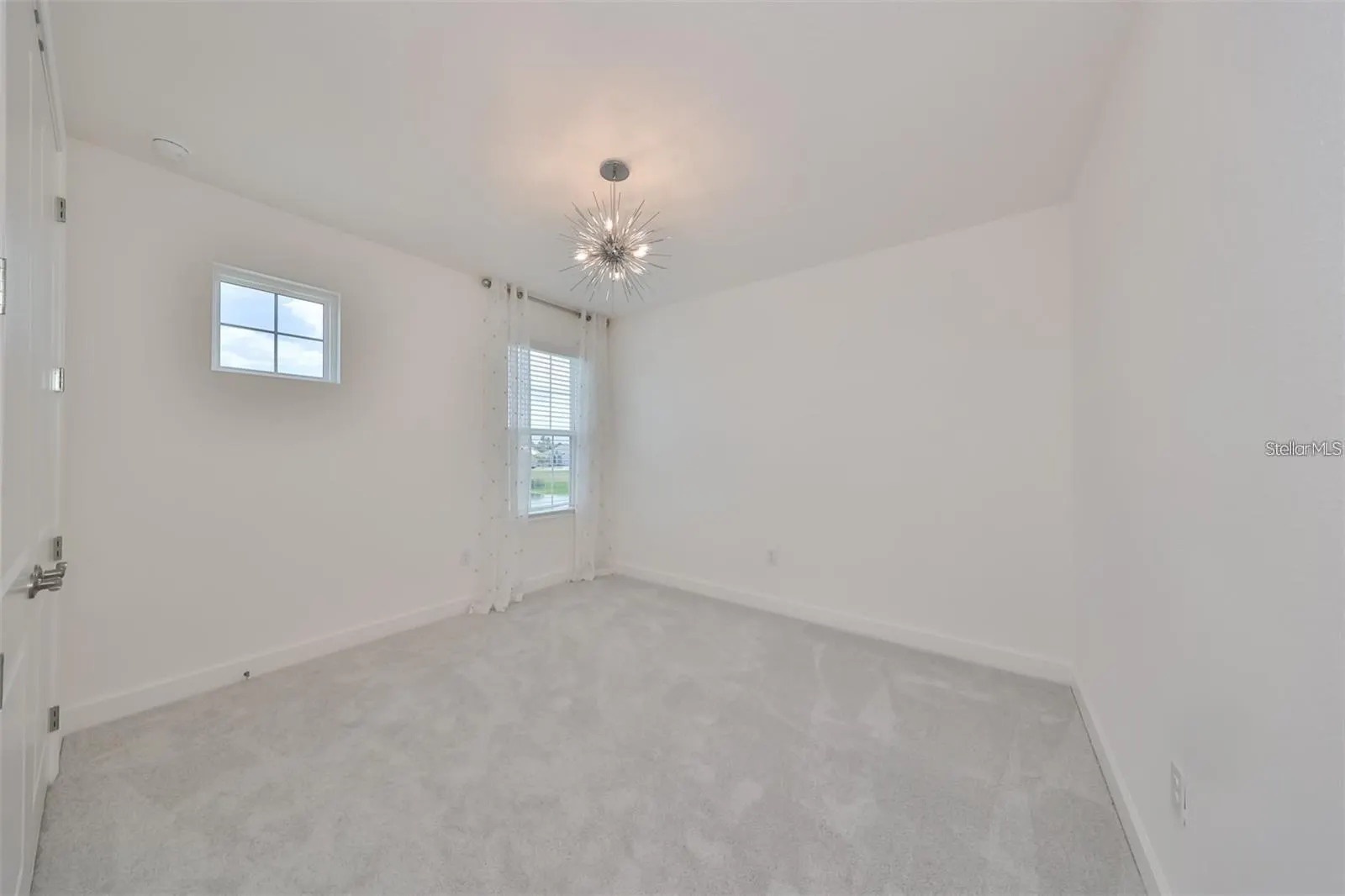 933 SIGNET DR