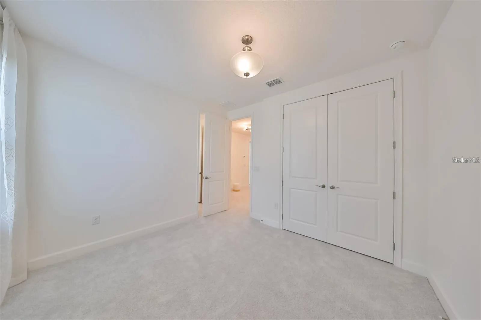 933 SIGNET DR