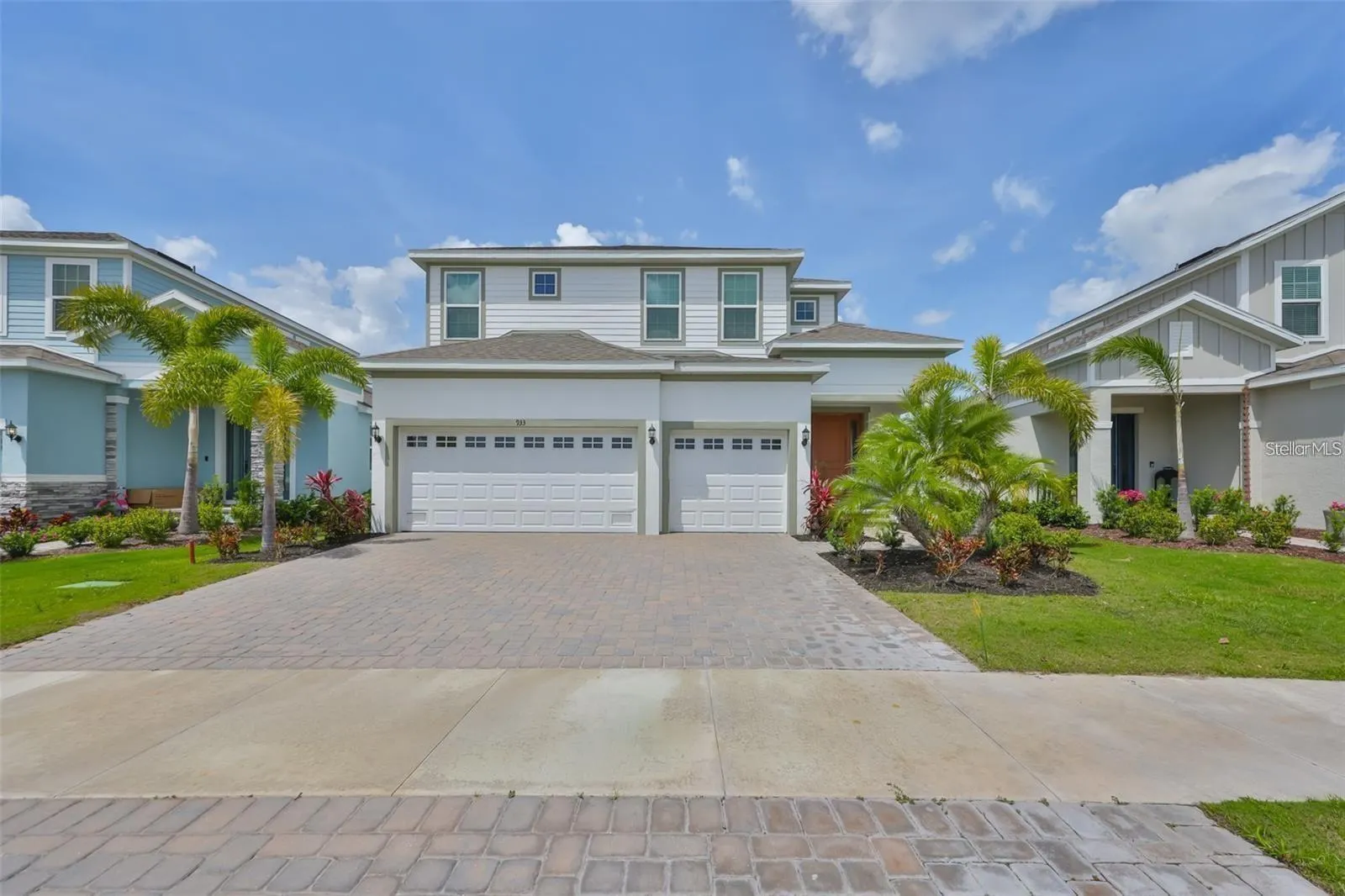 933 SIGNET DR