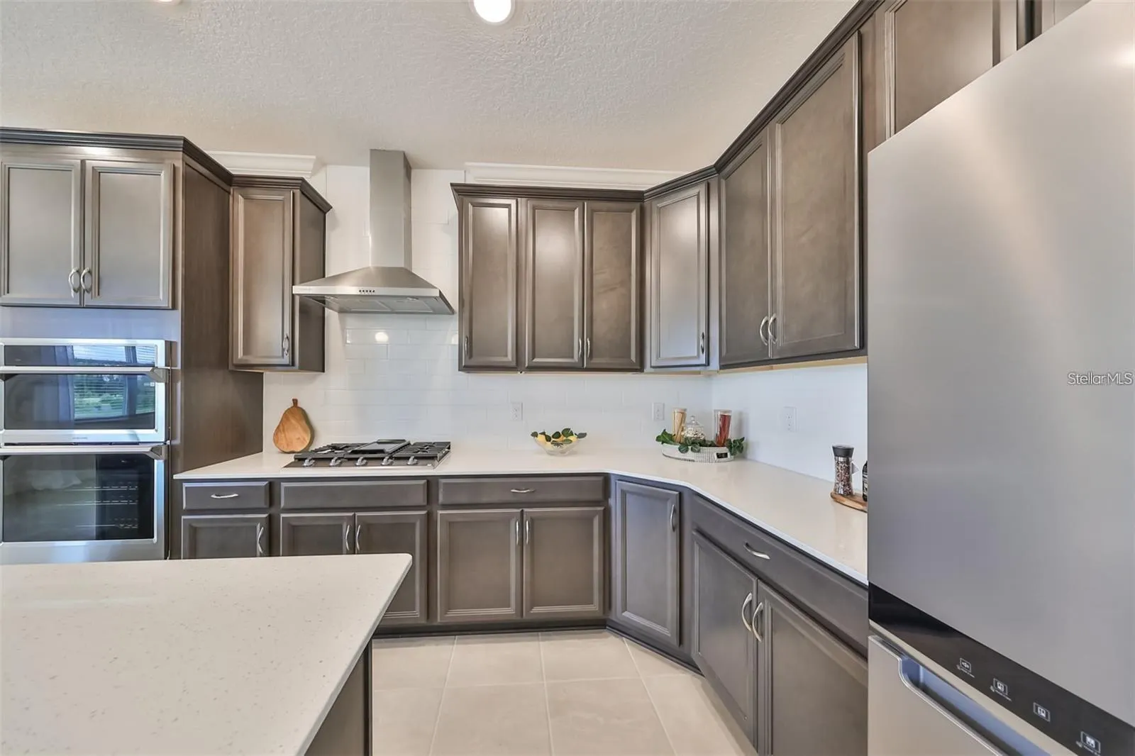 933 SIGNET DR