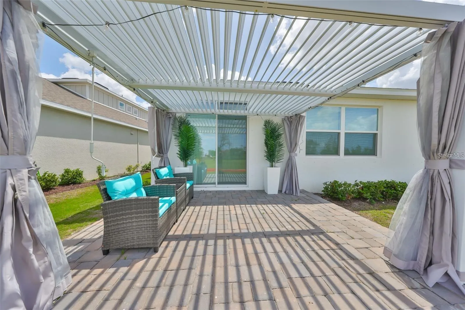 933 SIGNET DR