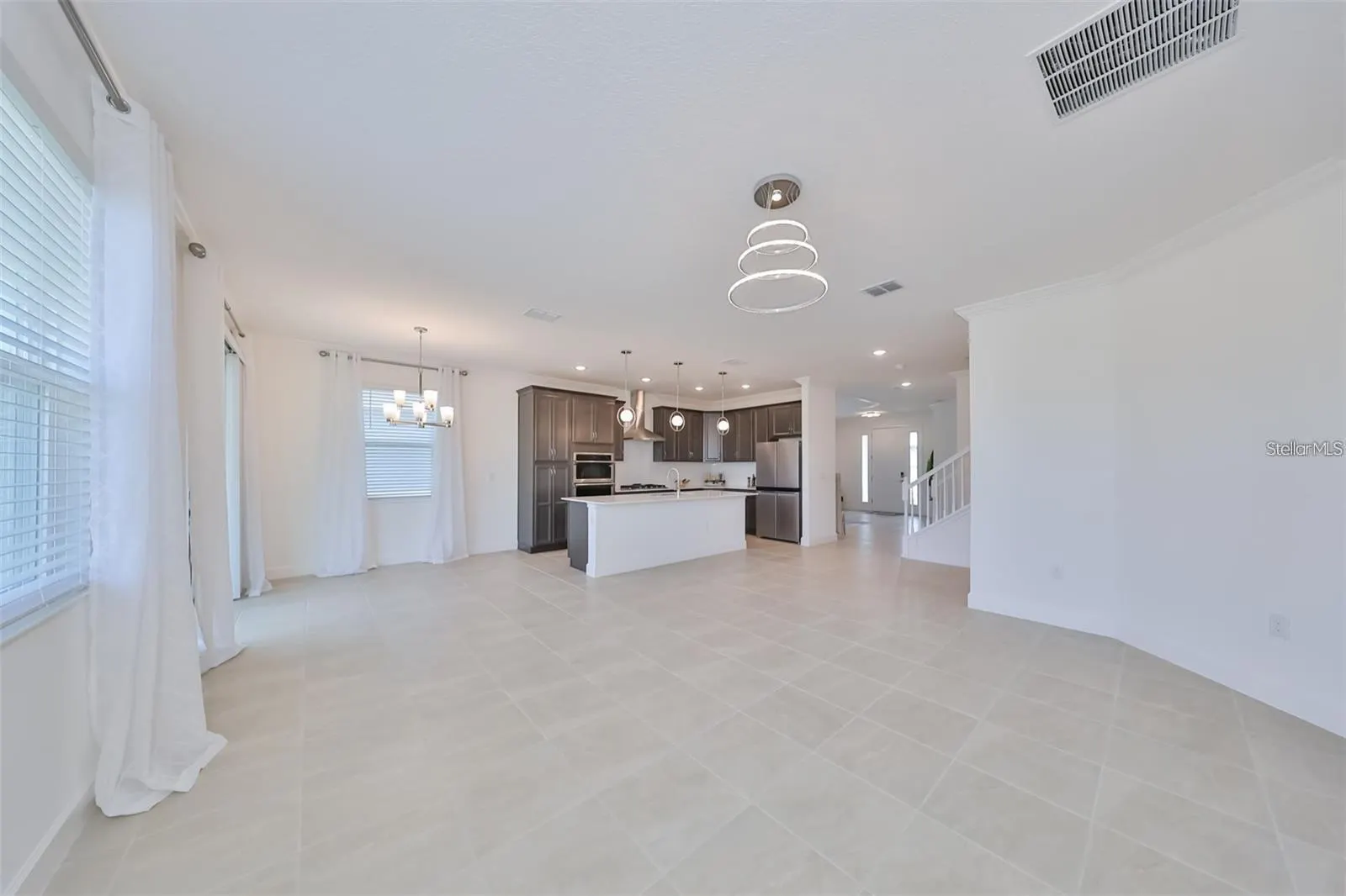 933 SIGNET DR