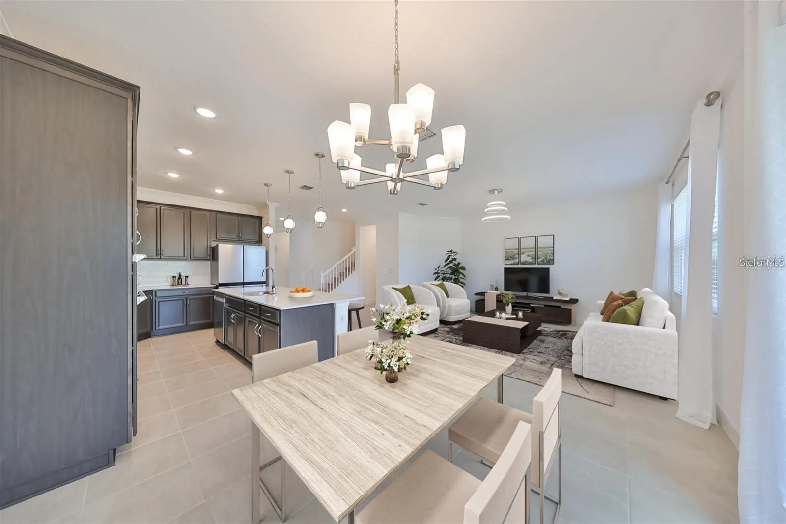 933 SIGNET DR