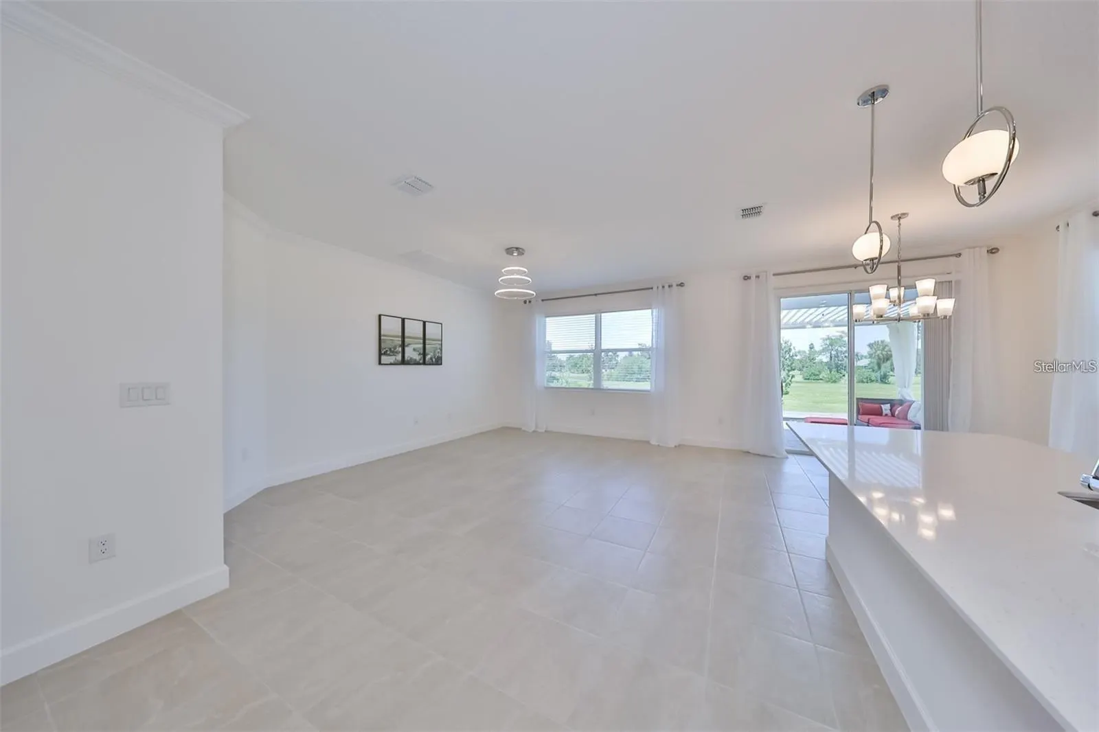 933 SIGNET DR