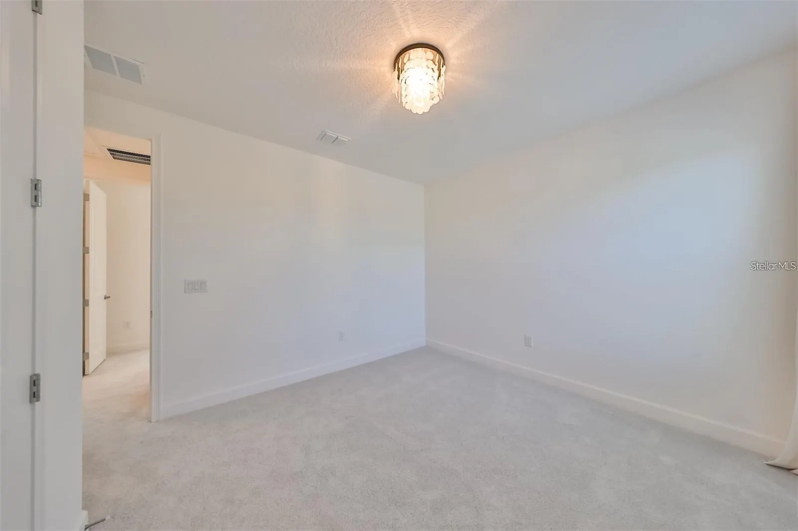 933 SIGNET DR