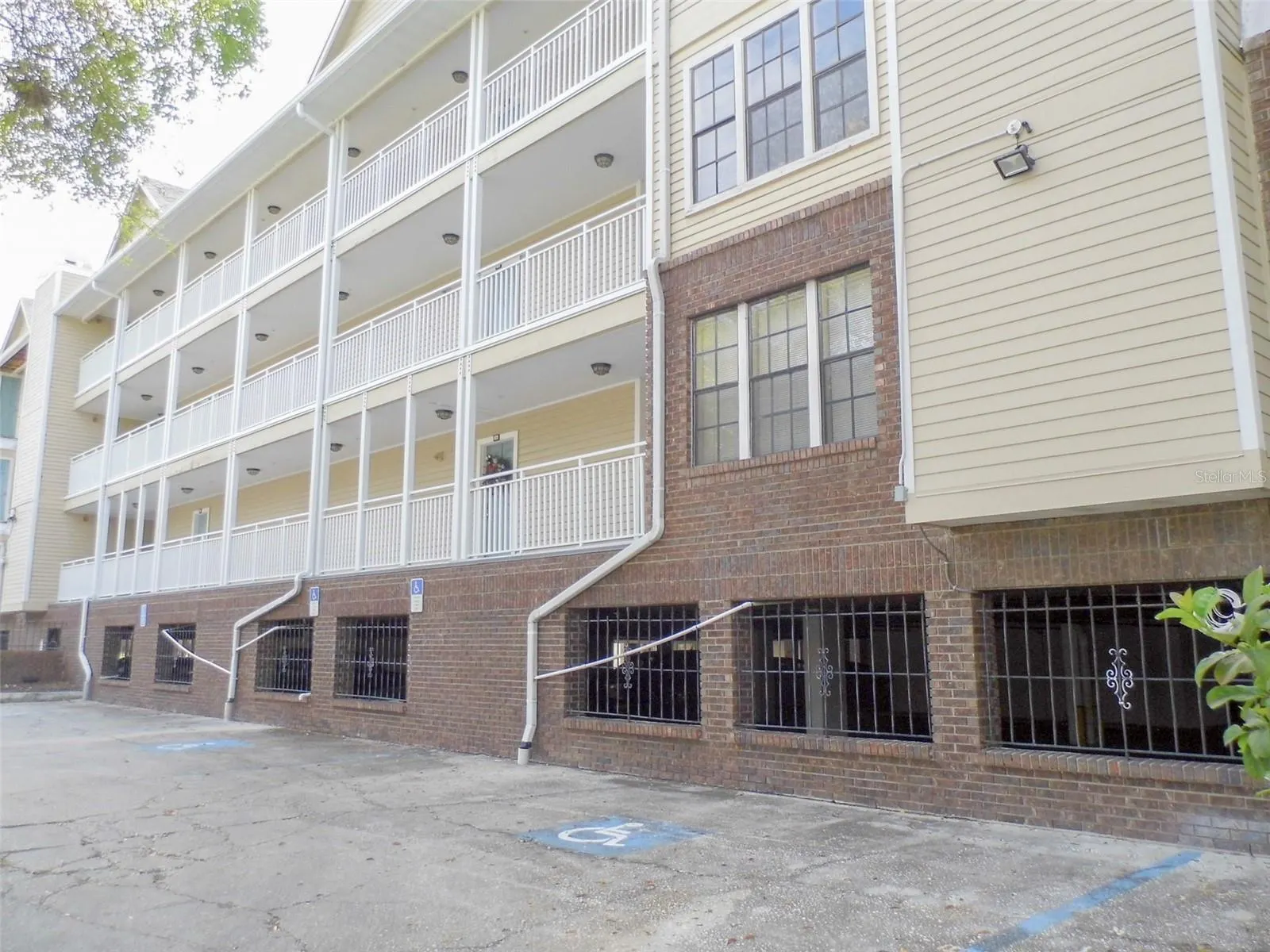 1000 W HORATIO ST #324, #324
