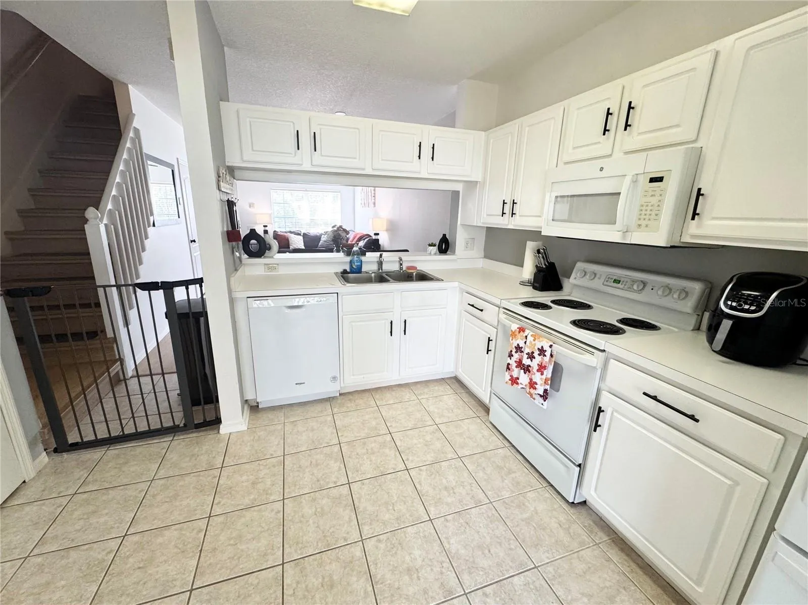 2246 LAKE WOODBERRY CIR