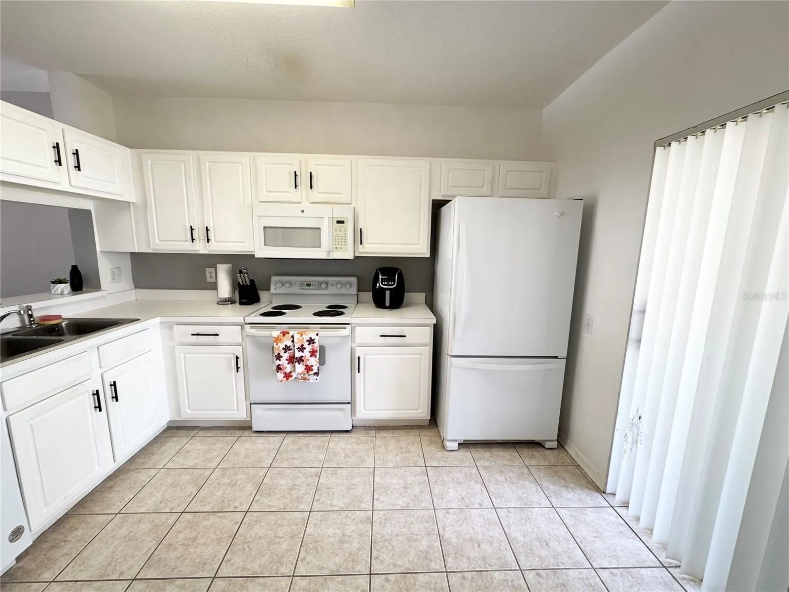 2246 LAKE WOODBERRY CIR