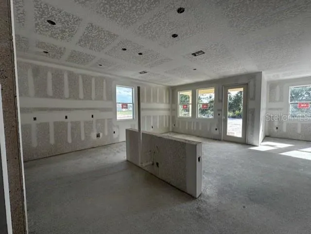 696 JUNONIA BLVD