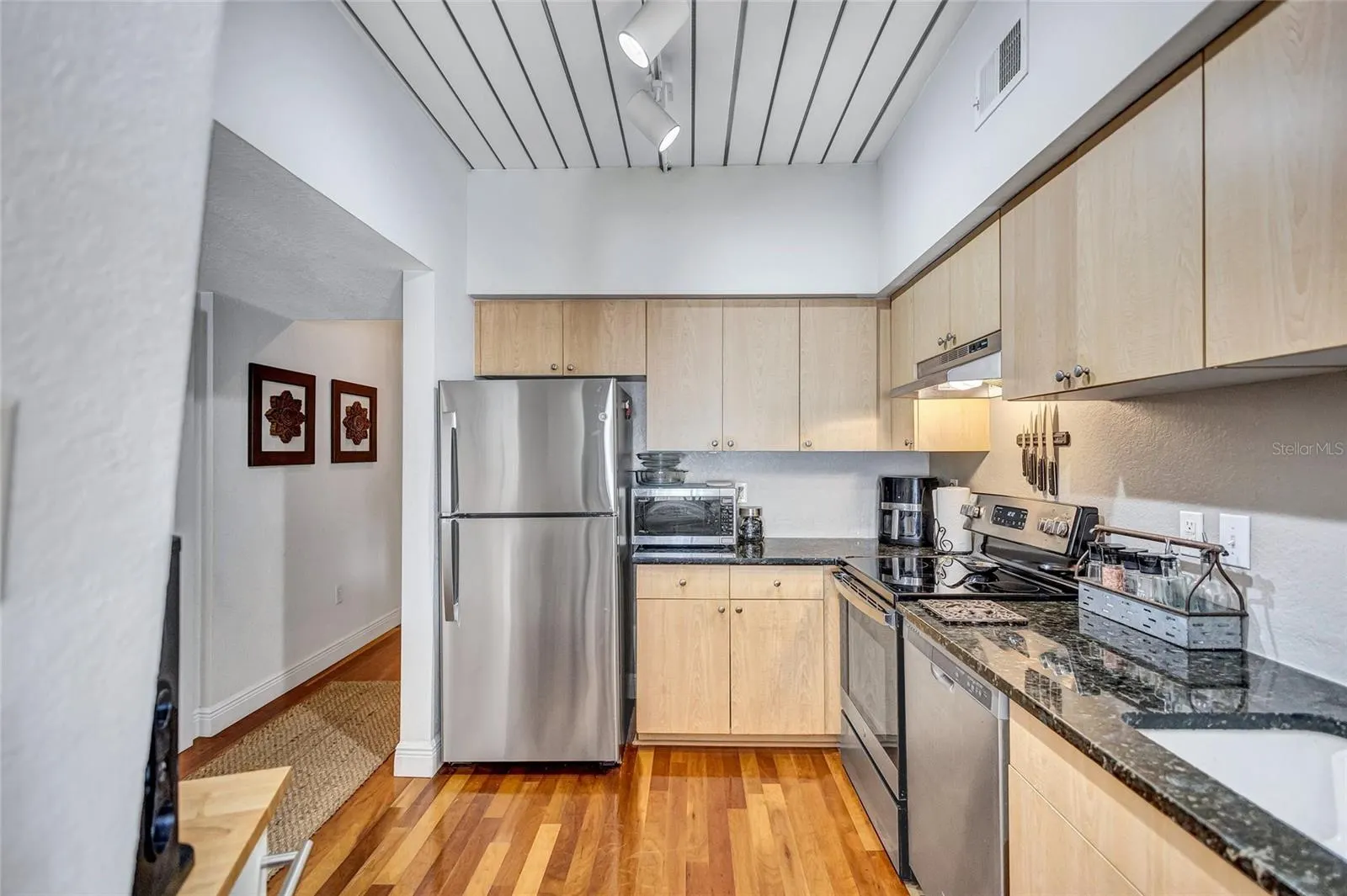 2421 W HORATIO ST #820, #820