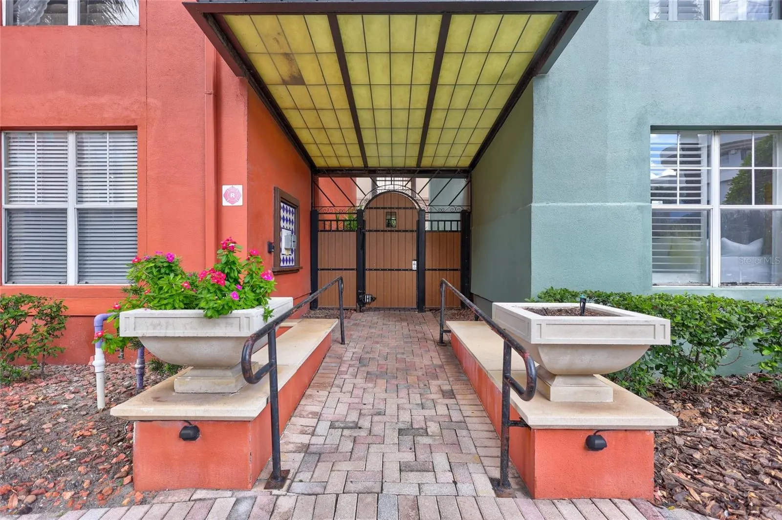 2421 W HORATIO ST #820, #820