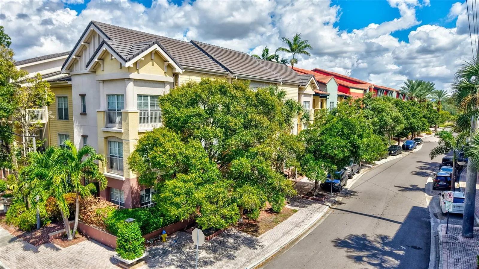 2421 W HORATIO ST #820, #820