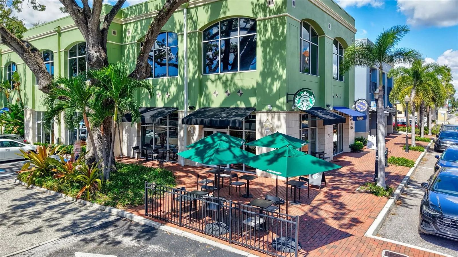 2421 W HORATIO ST #820, #820