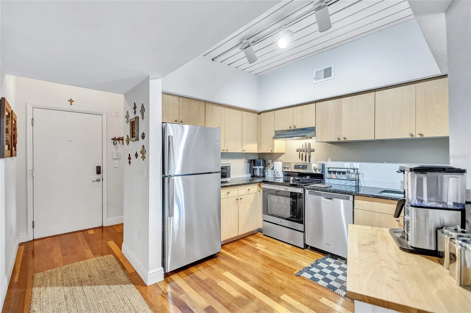 2421 W HORATIO ST #820, #820
