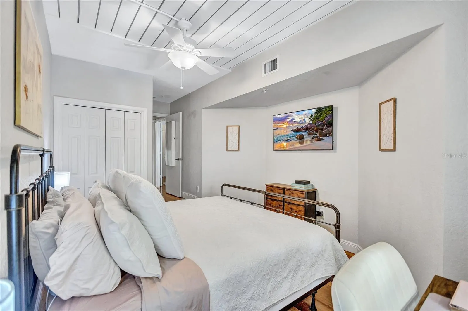 2421 W HORATIO ST #820, #820