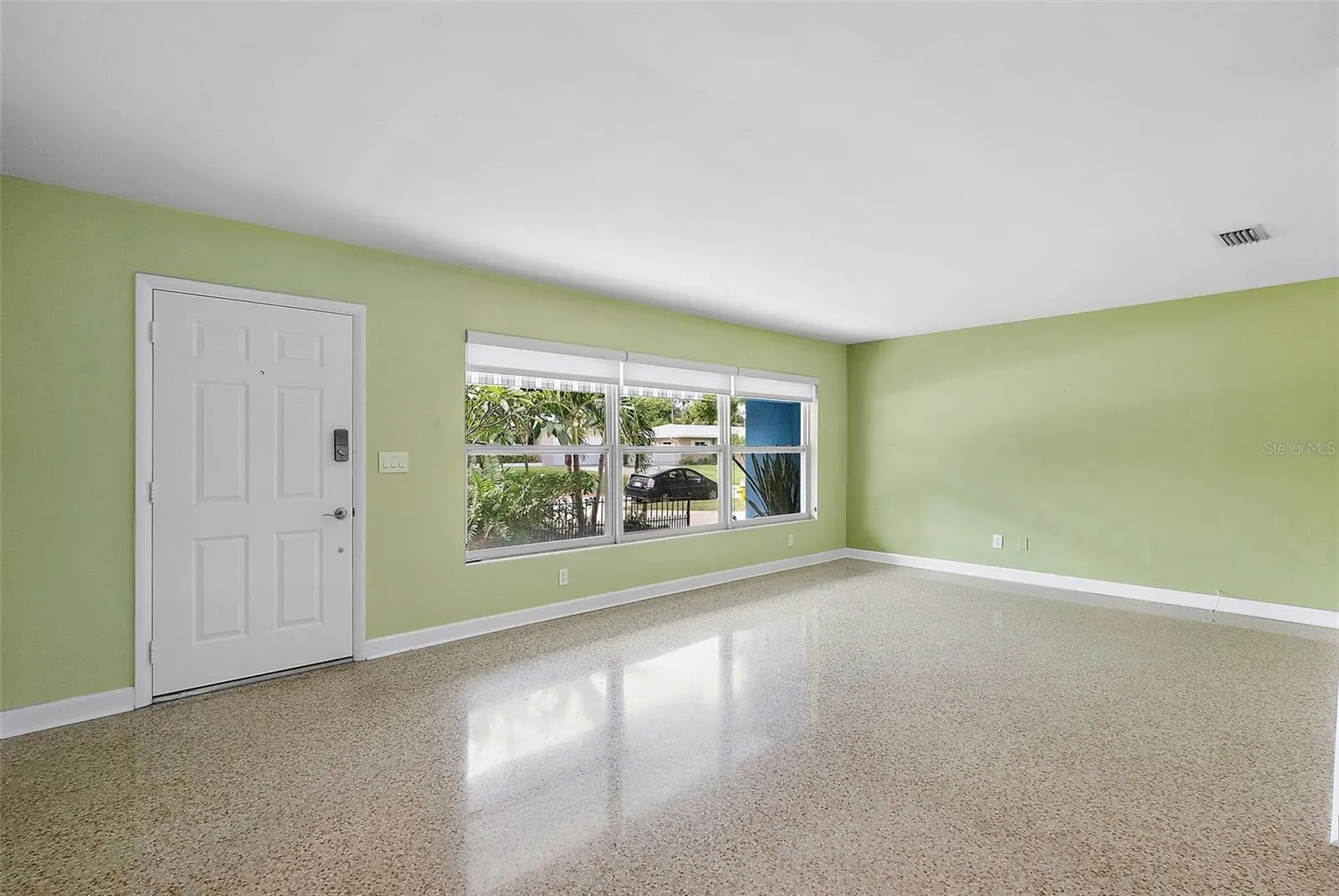 2199 SUNSET CIR