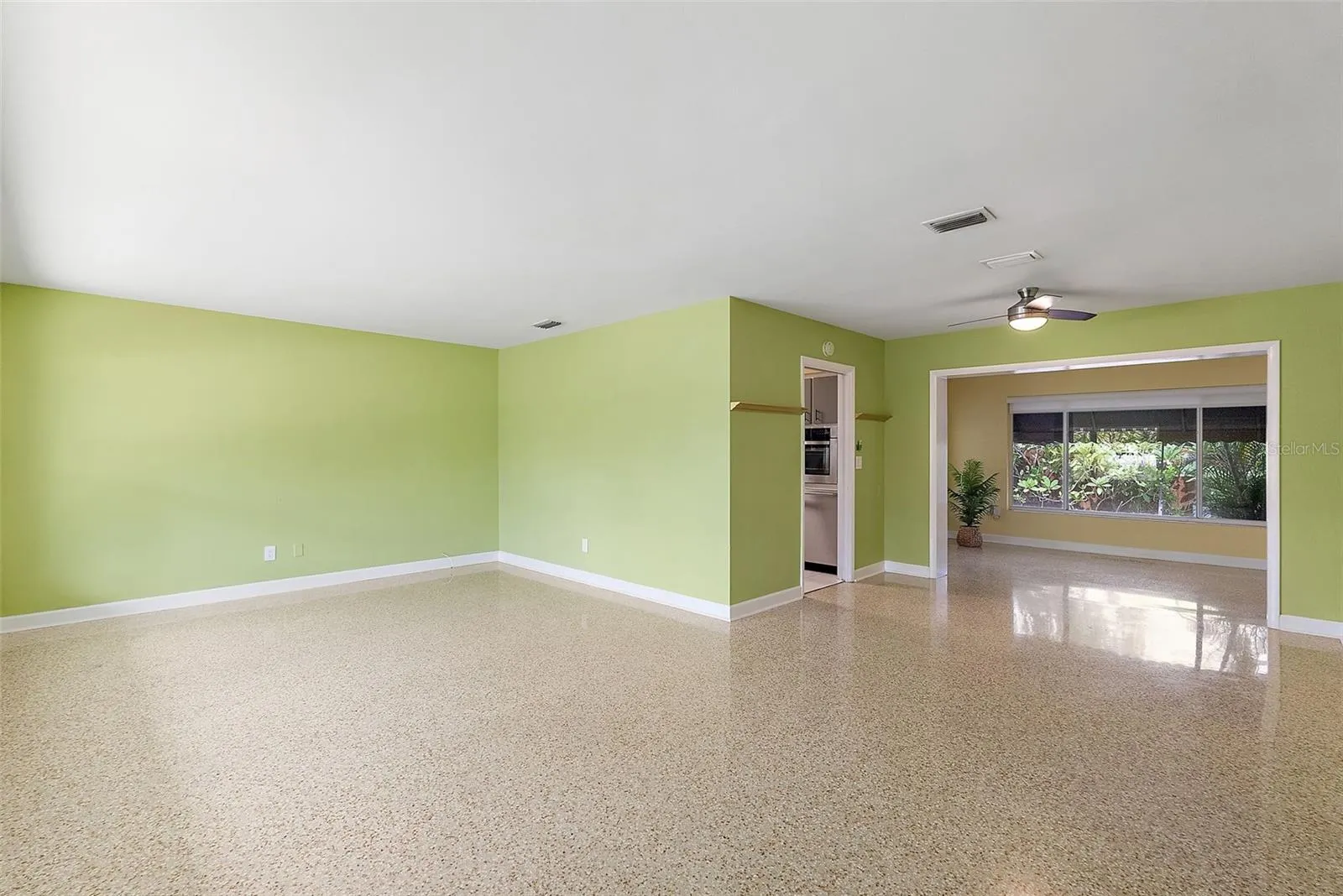 2199 SUNSET CIR