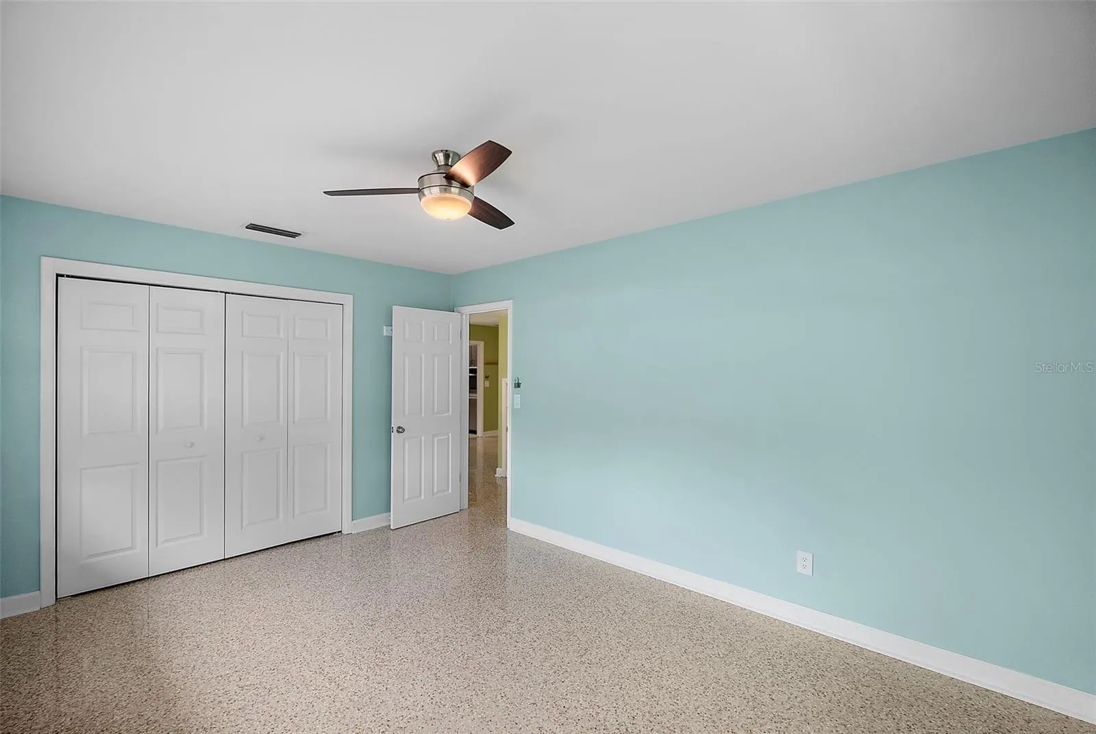 2199 SUNSET CIR