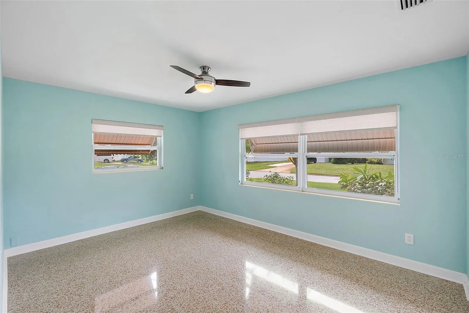 2199 SUNSET CIR