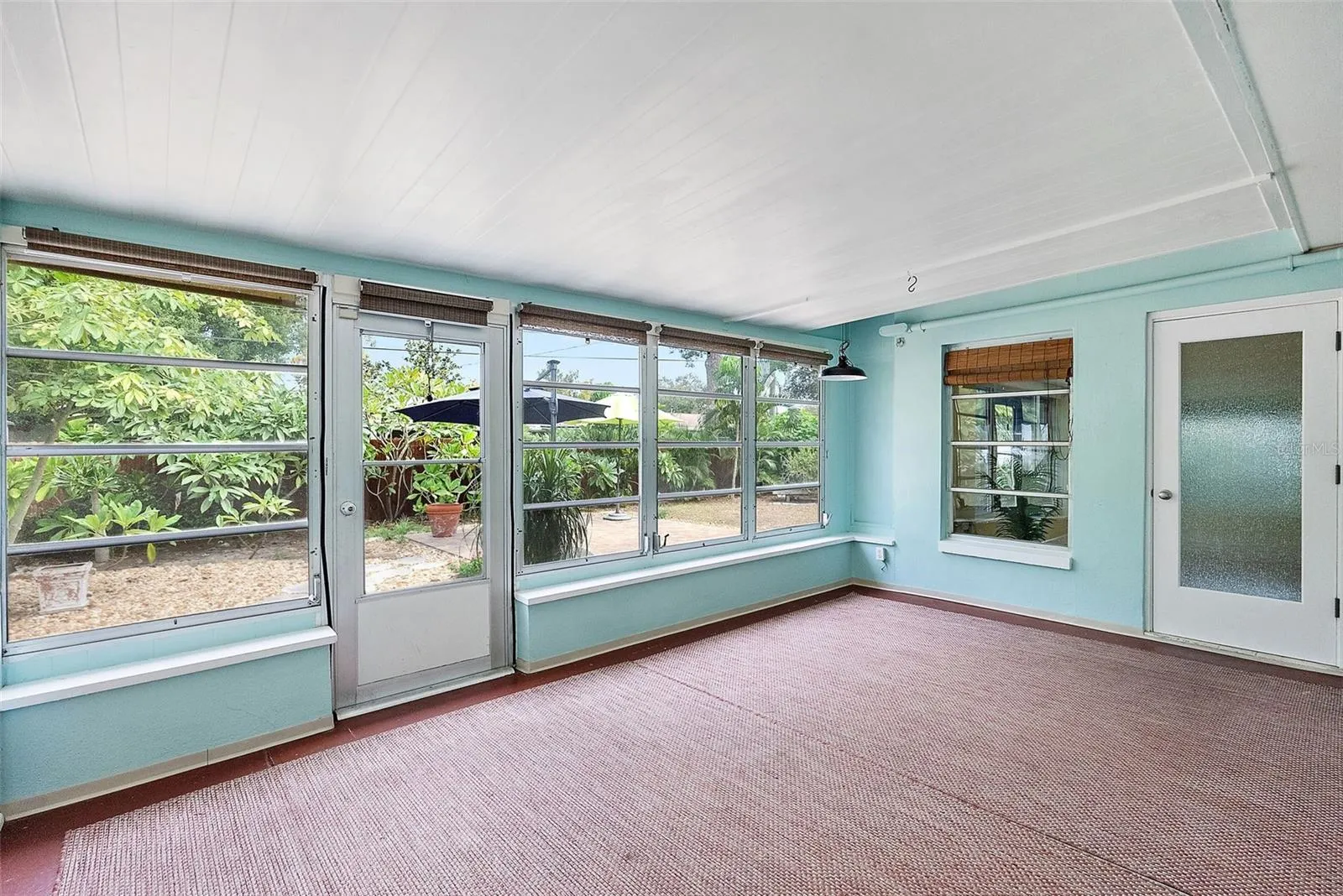 2199 SUNSET CIR
