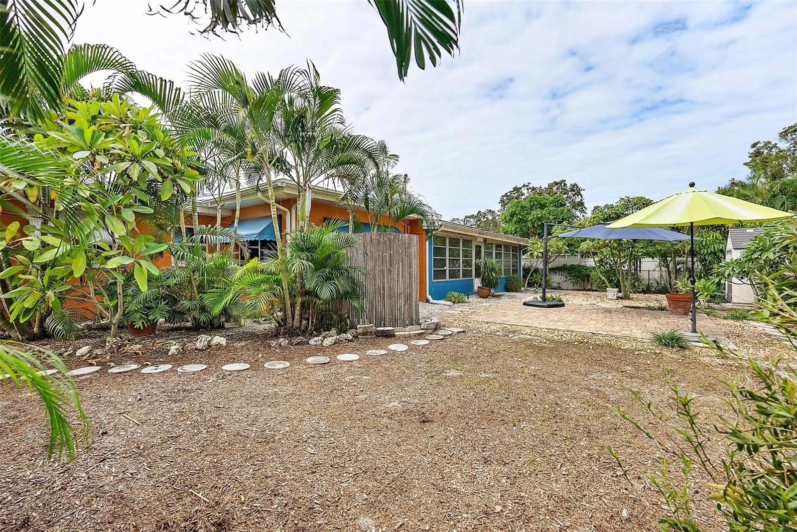 2199 SUNSET CIR