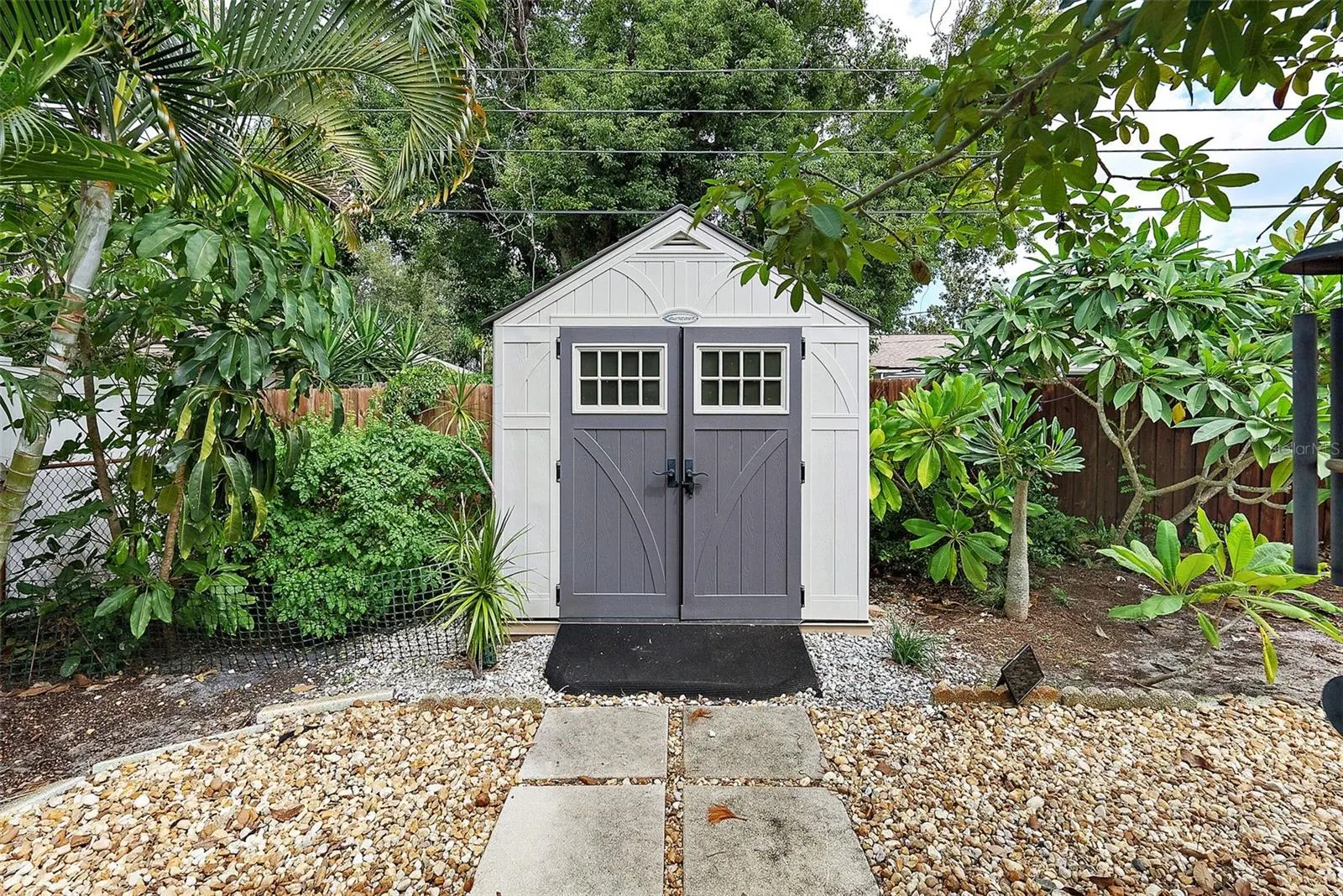 2199 SUNSET CIR