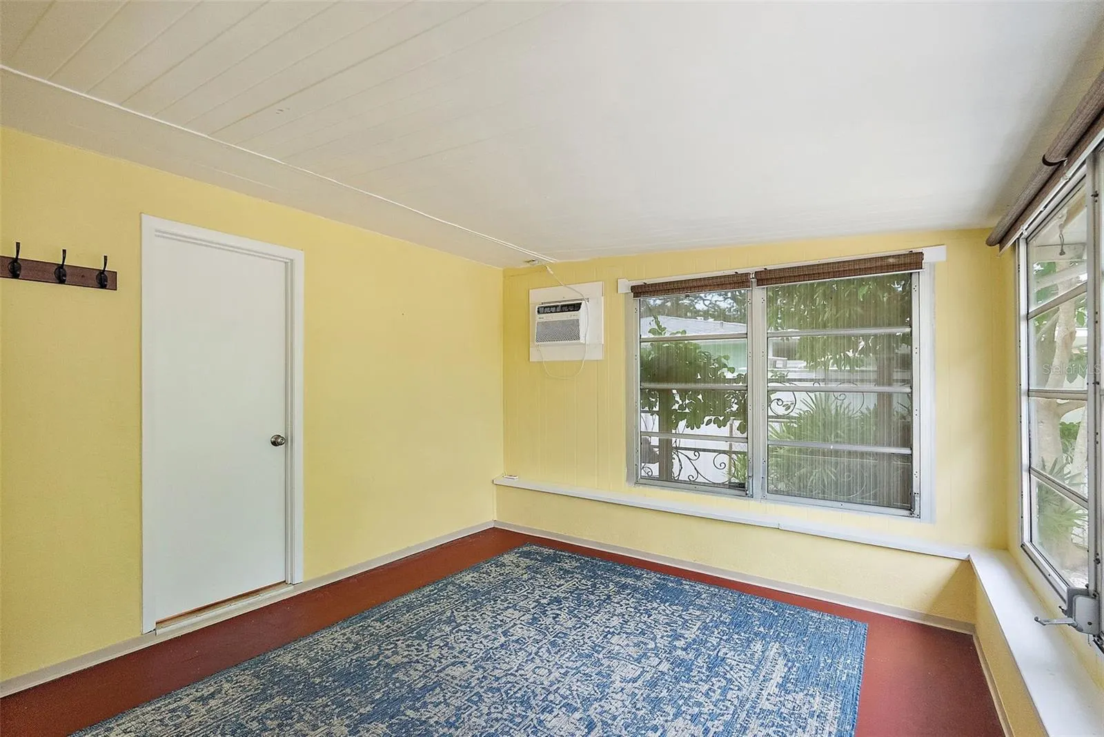 2199 SUNSET CIR
