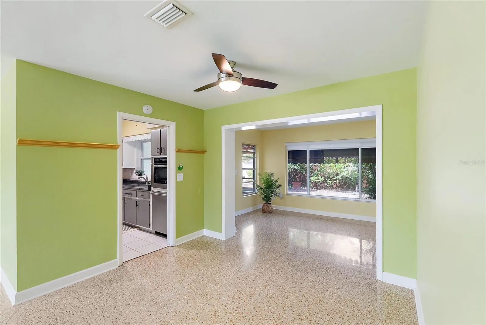 2199 SUNSET CIR