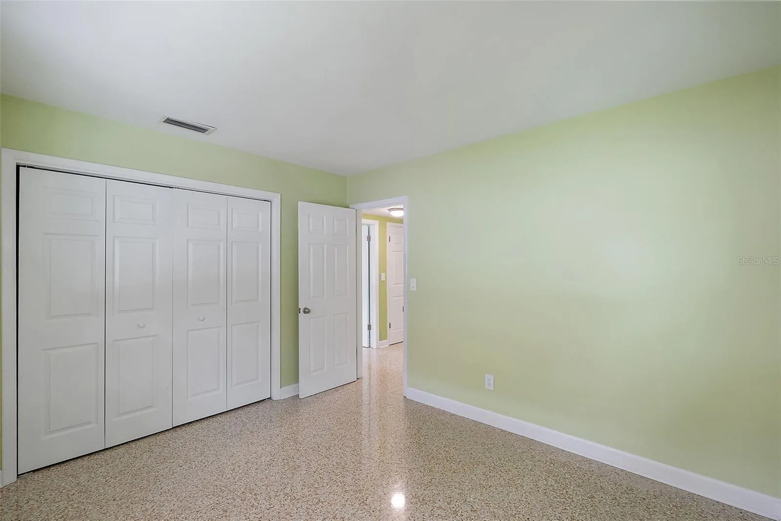 2199 SUNSET CIR