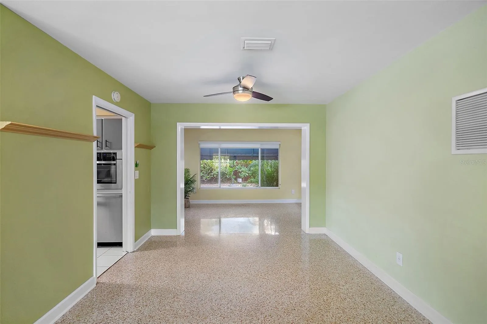 2199 SUNSET CIR