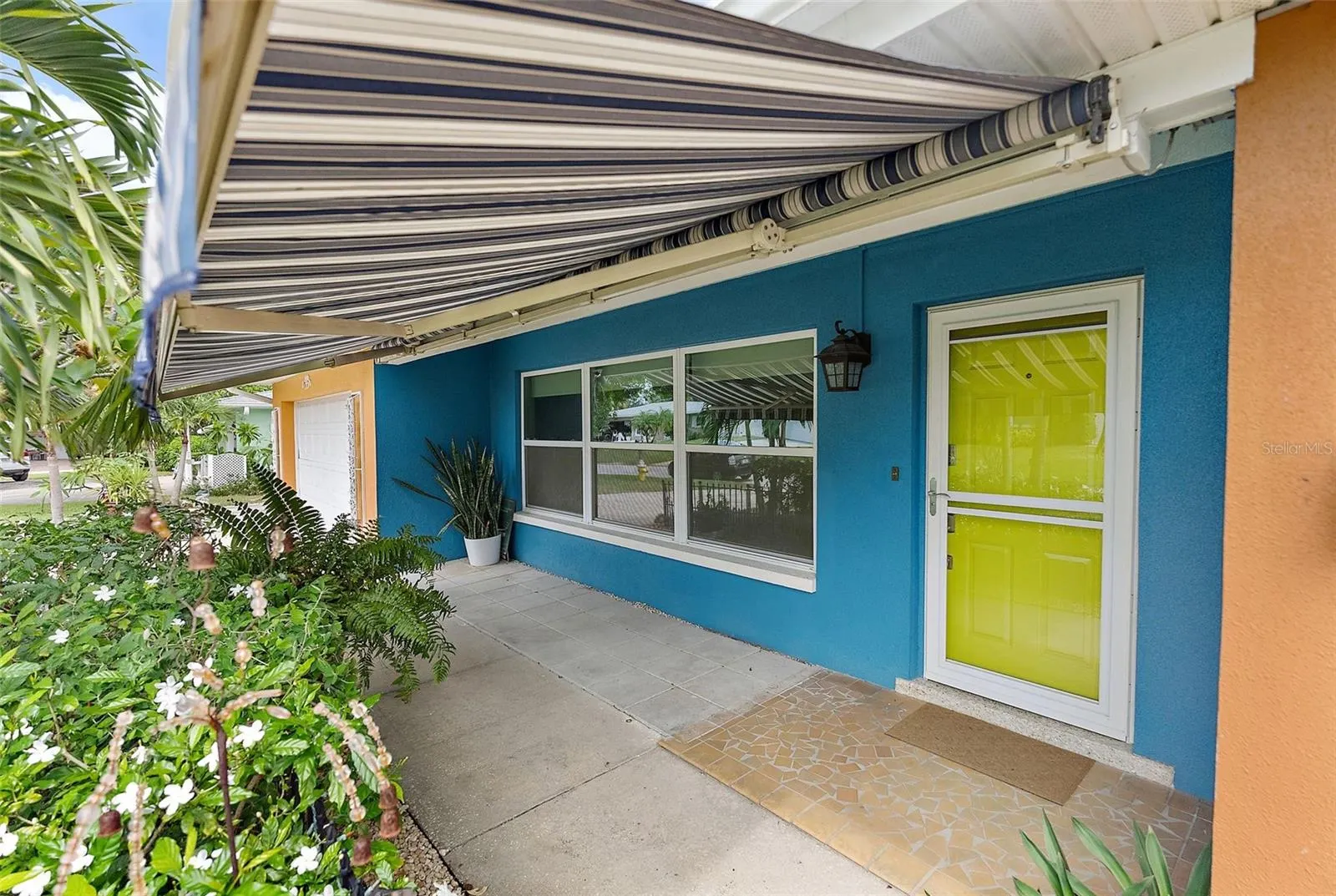 2199 SUNSET CIR