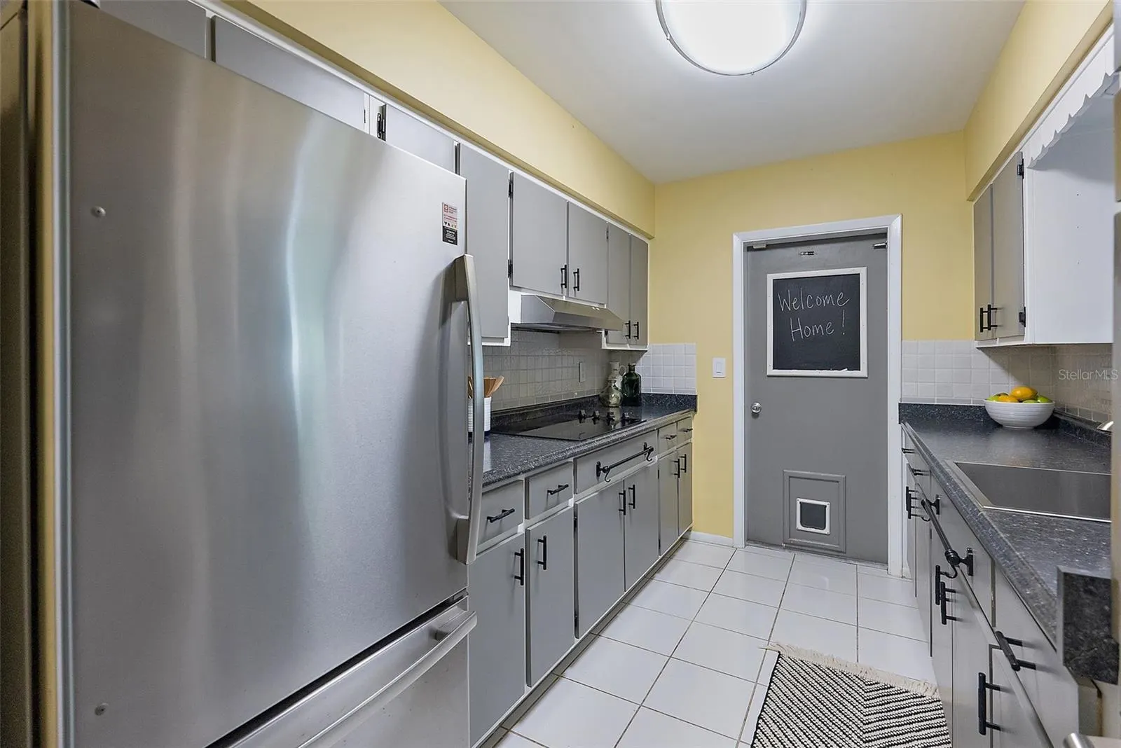 2199 SUNSET CIR