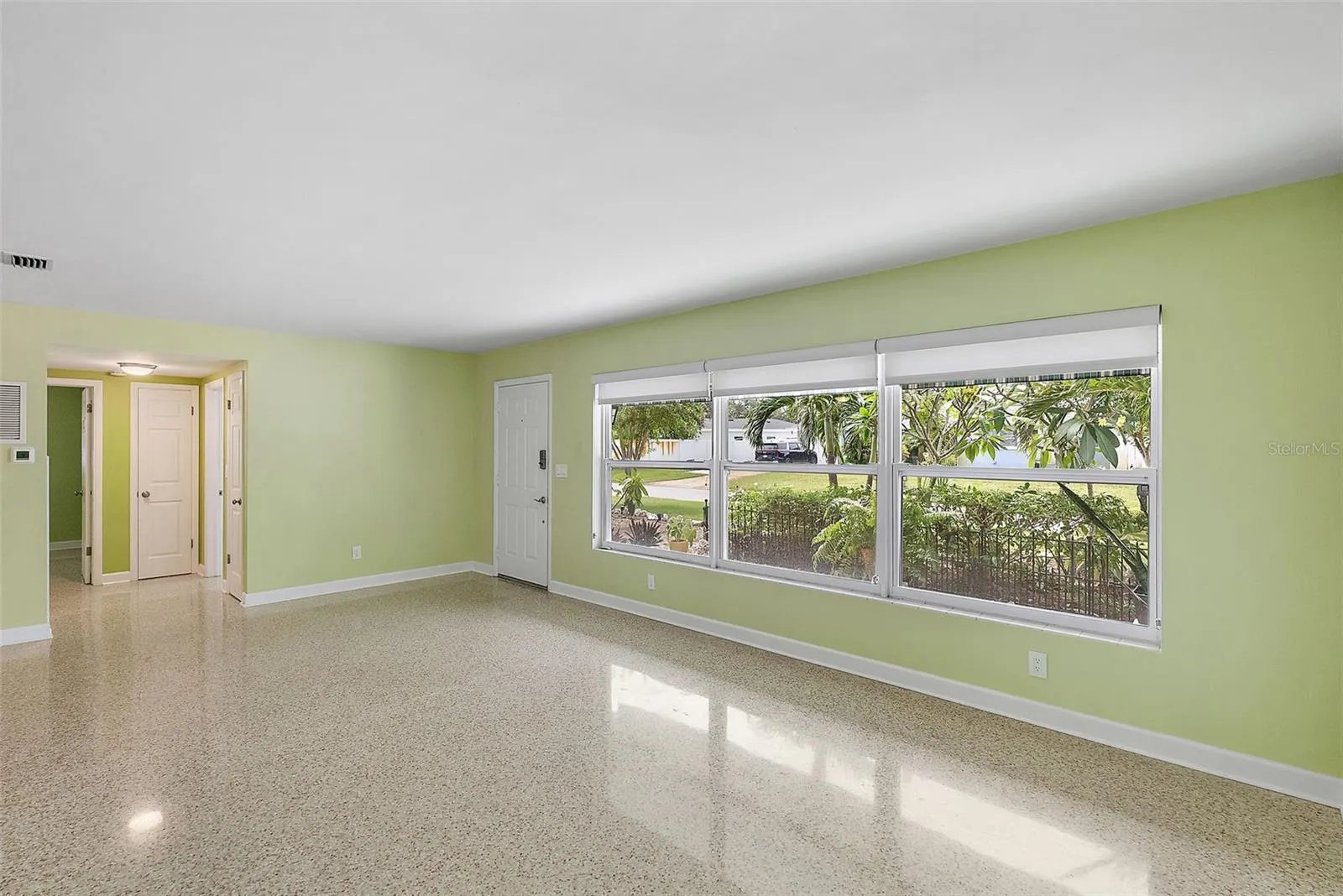 2199 SUNSET CIR
